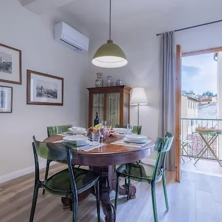 Oltrarno Family In Appartement Florence